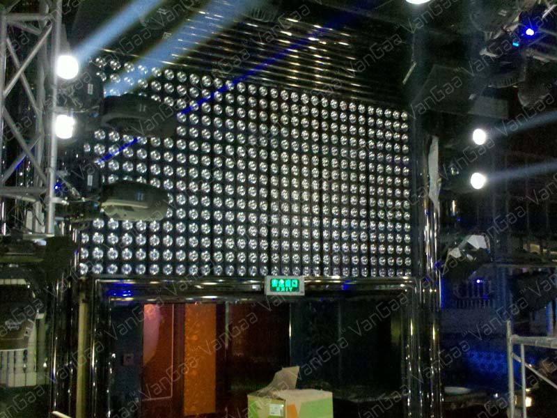 Die MATRIX-Blinder-Lichter, die von Vangaa hergestellt werden, verwenden in einer Nachtstange
